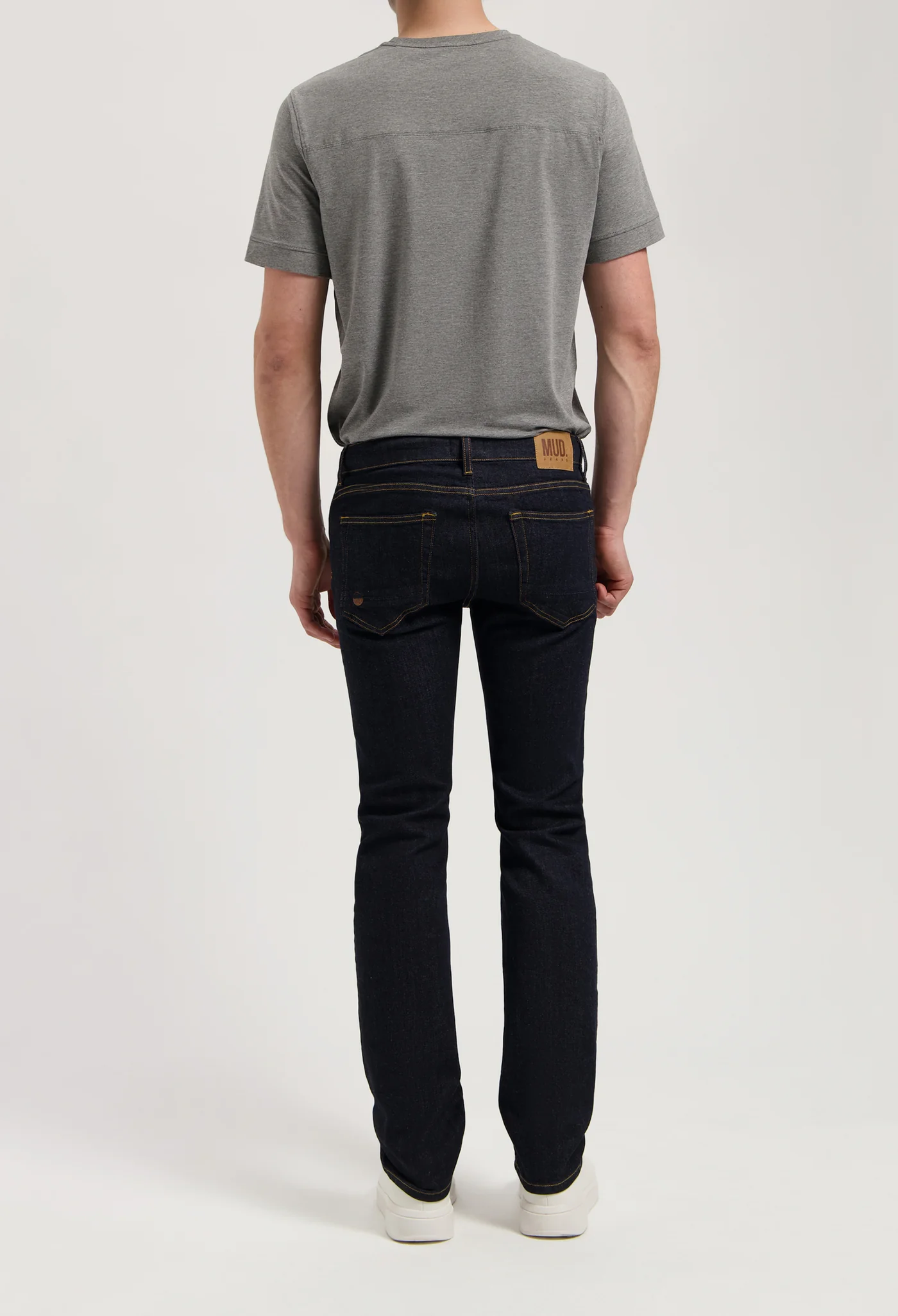 MUD-Jeans-herenjeans-Bryce-Mid-Straight-Strong-Blue-men-sustainable-jeans