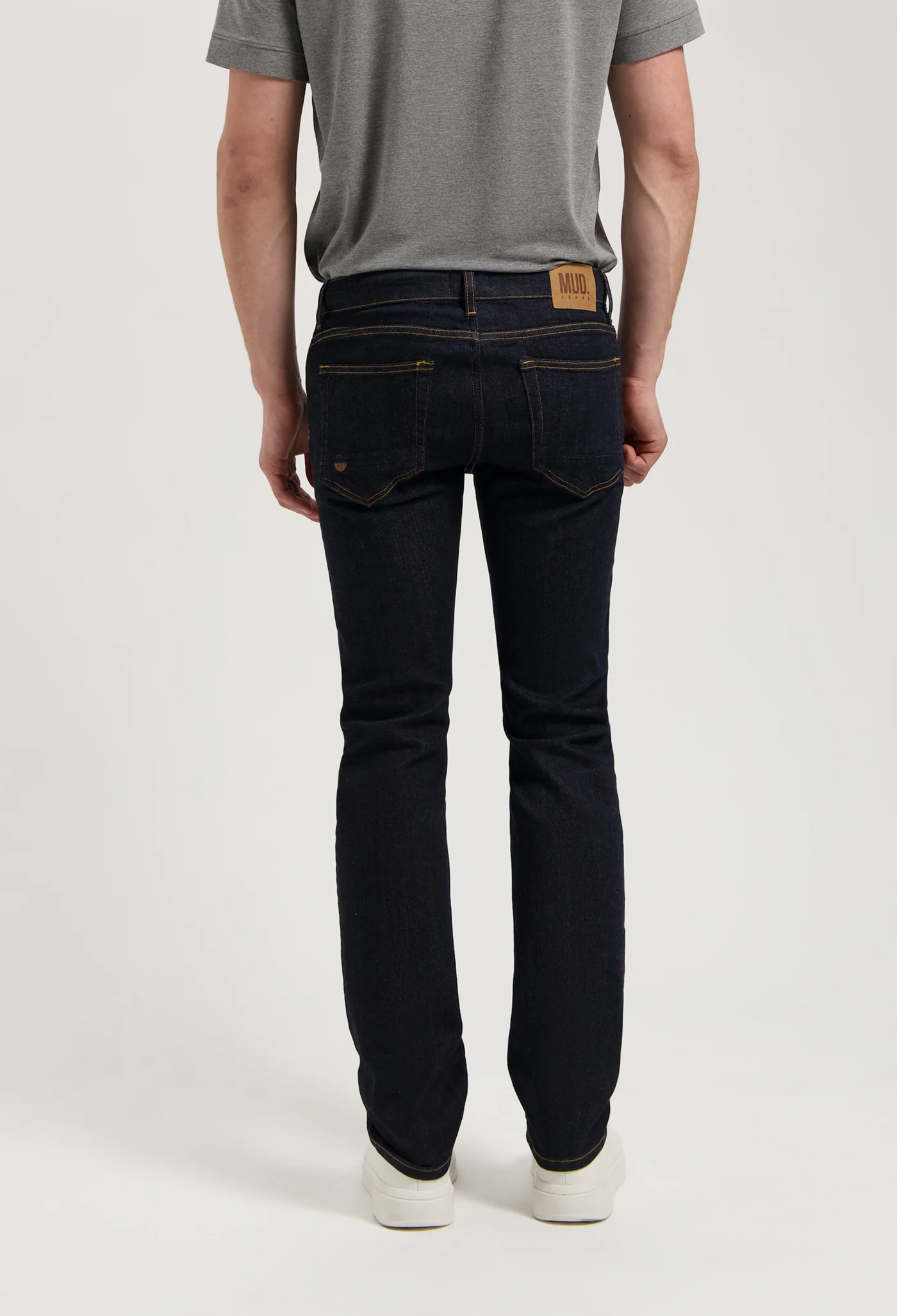 MUD-Jeans-herenjeans-Bryce-Mid-Straight-Strong-Blue-men-sustainable-jeans