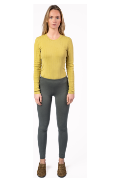 Khaki dameslegging van biologisch katoen met geborstelde binnenkant, slim fit pasvorm, elastische tailleband en dubbelgestikte zoom – vegan en GOTS-gecertificeerd