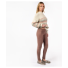 Dameslegging van biologisch katoen in warme goudbruine tint Raw Sienna, met geborstelde binnenkant, elastische tailleband en slim fit pasvorm – duurzaam, vegan en GOTS-gecertificeerd