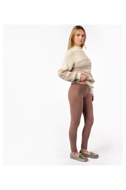 Dameslegging van biologisch katoen in warme goudbruine tint Raw Sienna, met geborstelde binnenkant, elastische tailleband en slim fit pasvorm – duurzaam, vegan en GOTS-gecertificeerd