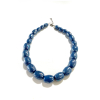 Handgemaakte Kazuri Mini Charleston ketting in Mexican blue van keramiek met ovale kralen en parelmoer glans, fairtrade geproduceerd in Kenia.