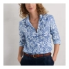 Seasalt Larissa blouse Frosted Leaves Shallows van biologisch katoen met blauw-wit bladmotief en kreukstructuur