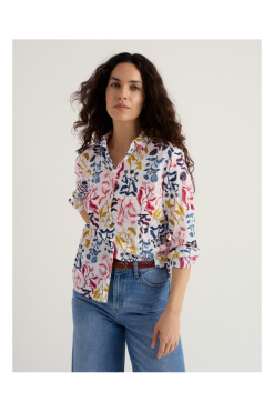 Seasalt Larissa blouse Inky Botanical Chalk van biologisch katoen met botanische print in blauw, roze en mosterd op witte basis met kreukstructuur.