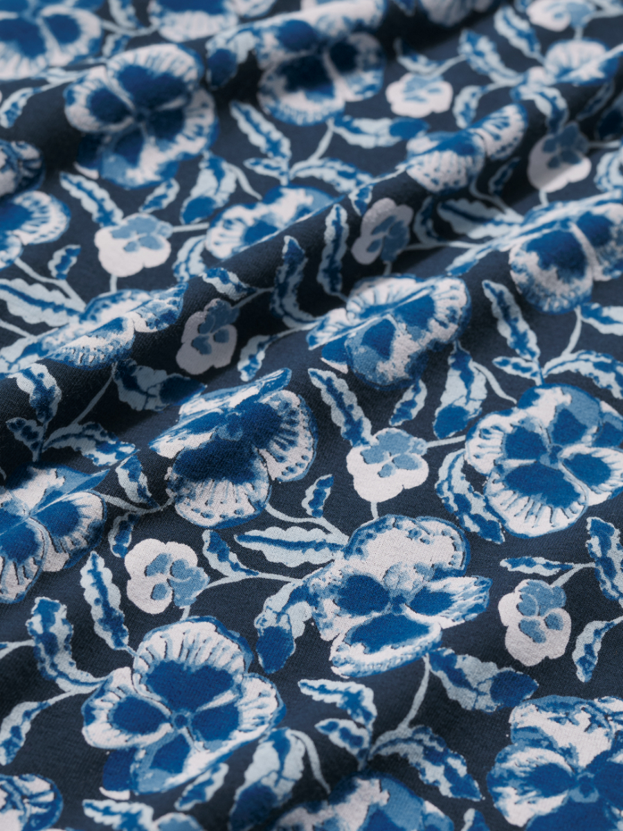 Seasalt Rose maxi rok Spring Pansy Maritime van biologisch katoen met blauwe bloemenprint en elastische tailleband