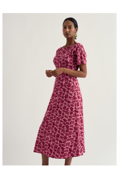 Seasalt midi jurk Mirva Inky Cowslip Wild Rose van biologisch katoen met bloemenprint en boothals